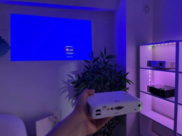 LG CineBeam Projeksiyon Cihazı
